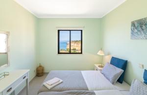 Ένα ή περισσότερα κρεβάτια σε δωμάτιο στο Villa Lourenco