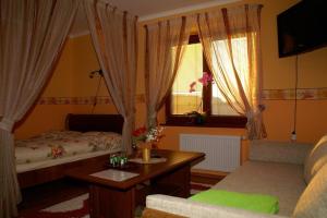 Postel nebo postele na pokoji v ubytování Alba Regia Pansion Egri + 37 fotografií