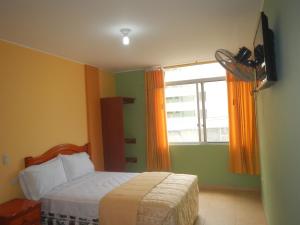 Tempat tidur dalam kamar di Hotel Internacional en Atacames