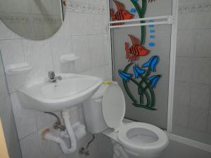 a bathroom with a toilet and a sink at Hotel Internacional en Atacames in Atacames +18 photos