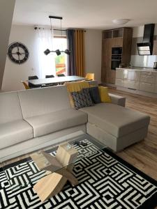 Ein Sitzbereich in der Unterkunft Apartmány Anička