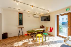 TV a/nebo společenská místnost v ubytování plat hostel keikyu asakusa karin
