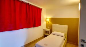Postel nebo postele na pokoji v ubytování Appartamenti Villa Vagne by Gardadomusmea