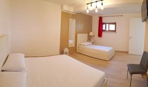 Postel nebo postele na pokoji v ubytování Appartamenti Villa Vagne by Gardadomusmea
