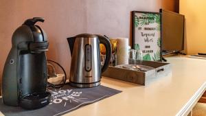 Příslušenství pro přípravu čaje a kávy v ubytování Cosy'Appart - TY BOUQUET