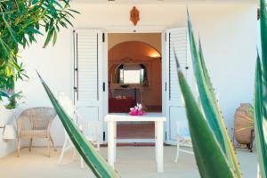 a table and chairs in a room with a door open at Oasi Di Casablanca in Lampedusa