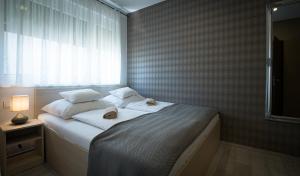 Кровать или кровати в номере ATANA Luxury Apartments