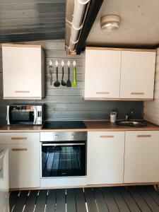 A kitchen or kitchenette at Camping Bepo