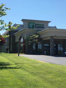 a building with a sign that reads international express at Holiday Inn Express Stephens City, an IHG Hotel in Stephens City