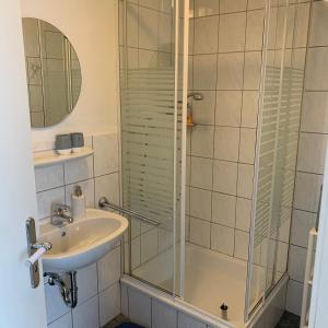 a bathroom with a sink and a shower at Weingut J. A. Meyer in Wintrich