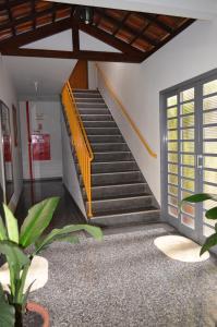 a staircase in a building with a stair case at Hotel Graunas in São Carlos