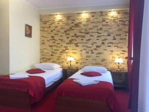 Posteľ alebo postele v izbe v ubytovaní Hotel Sekwana