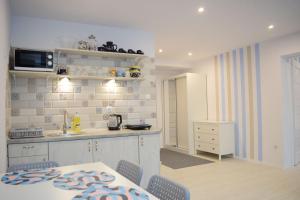 a kitchen with a table and chairs in a room at Prywatne Apartamenty in Kazimierz Dolny