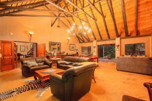 Posezení v ubytování Mvuradona Safari Lodge