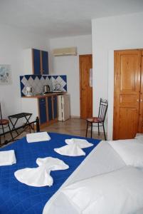 A bed or beds in a room at Vrohaki Studios & Rooms