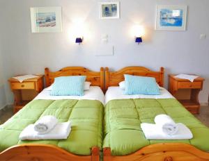 A bed or beds in a room at Vrohaki Studios & Rooms