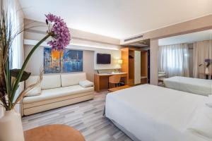 Postel nebo postele na pokoji v ubytování Park Hotel Ai Pini & Restaurant Ai Pini