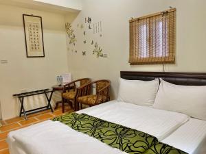 嚨口秘境古厝民宿Longkou Mysterious Resort客房内的一张或多张床位