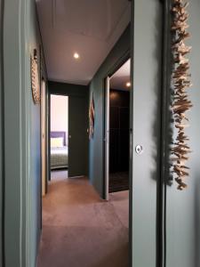 a hallway leading to a room with a hallway at Derrière la plage : suite, patio et pergola in Le Bois-Plage-en-Ré