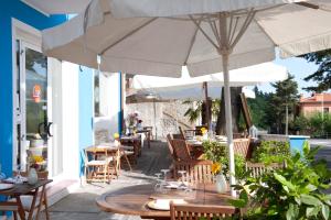 Bazén v ubytování Hotel Silvana nebo v jeho okolí
