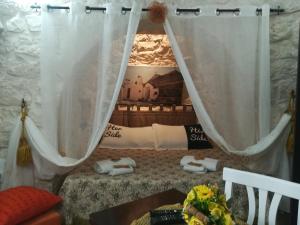 A bed or beds in a room at Trullo Monte Del Sale