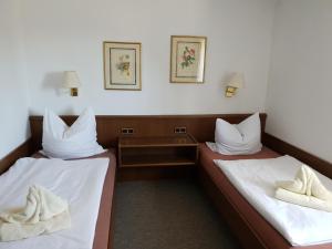 Ένα ή περισσότερα κρεβάτια σε δωμάτιο στο Landhaus Akazienhof