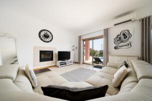 
A seating area at Villa Ofelia 46 by Destination Algarve
