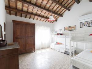 A bed or beds in a room at Casale Cenerelli