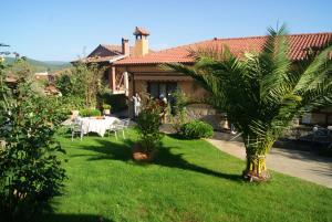 En have udenfor Comfortable house in Sotoserrano with mountain view