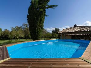 The swimming pool at or close to Casale Cenerelli Még 6 kép