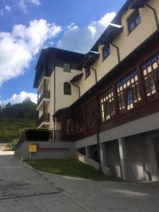 Budova, v ktorej sa apartmán nachádza
