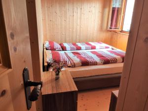 Postel nebo postele na pokoji v ubytování Rifugio Alpe San Romerio