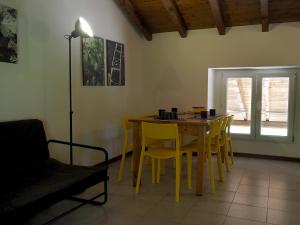 A seating area at Open Cascina
