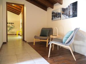 A seating area at Open Cascina