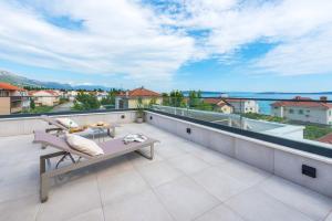 A balcony or terrace at Villa Auni Grey - Heated Pool - Rooftop - Seaview - Beach