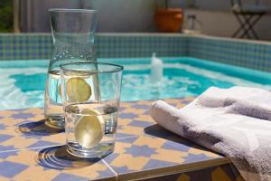 The swimming pool at or close to Casa del Arrabal