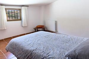 A bed or beds in a room at Casa del Arrabal