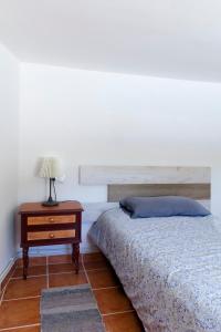 A bed or beds in a room at Casa del Arrabal