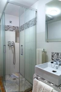 Koupelna v ubytování Casa del Arrabal + 37 fotografií