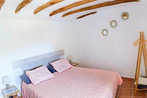 A bed or beds in a room at Casa del Arrabal