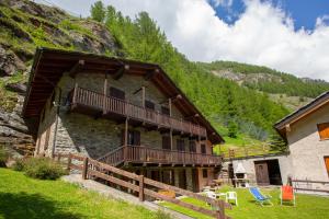 a building with a balcony on the side of a mountain at StudiÒ Melignon in Rhemes-Saint-Georges