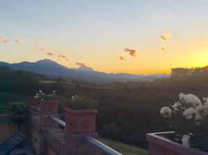 A general mountain view or a mountain view taken from Az apartmant