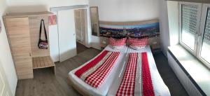 a room with a bench with an american flag on it at Abtei Apartment Brauweiler in Pulheim