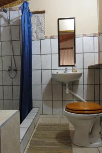 Ett badrum på Okahandja Guesthouse