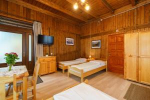Posteľ alebo postele v izbe v ubytovaní Apartament 3a