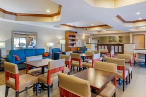 a dining room with tables and chairs at Comfort Suites South Haven near I-96 in South Haven