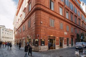 a group of people walking in front of a building at BQ House Trevi Luxury Rooms in Rome