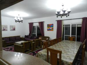 Posezení v ubytování Amwaj North Coast Villa