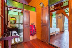 Ein Bett oder Betten in einem Zimmer der Unterkunft Panvaree Resort