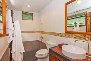 Ein Badezimmer in der Unterkunft Panvaree Resort
